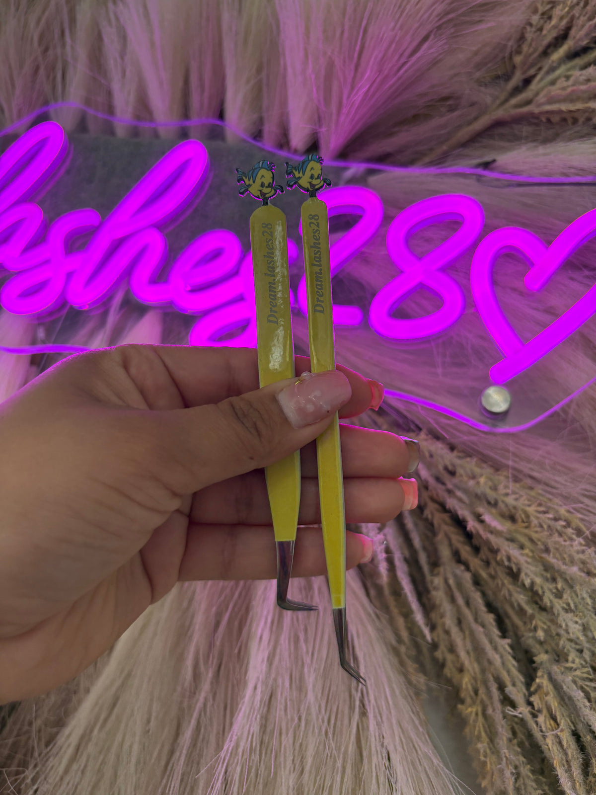 Flounder tweezers